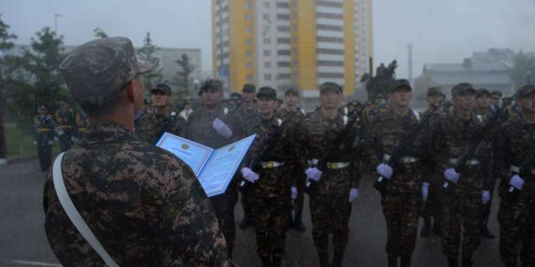 Қорғаныс министрлігі әскерге көшеден ұстап әкету жайын түсіндірді