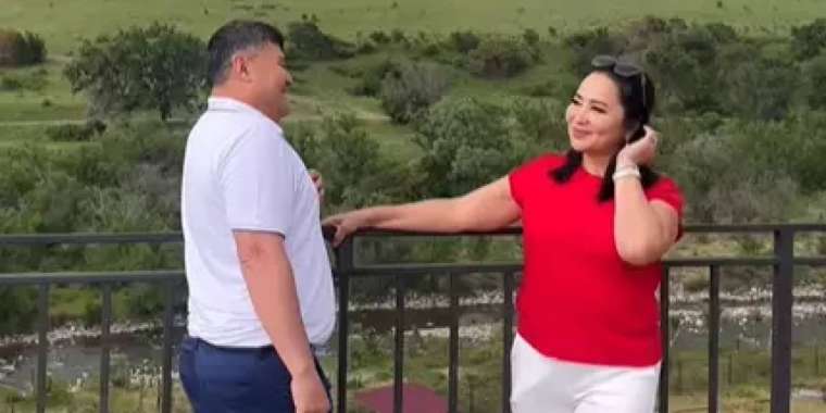 Құдасымен билеген Гүлзира Айдарбекова сынға қалды (ВИДЕО)