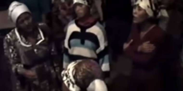 Ұлықбек Сманов келушілерін Ақбота Керімбекованың әнімен емдеген