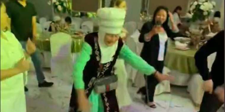 Кимешек киіп «Ирина Кайратовнаның» әніне билеген әже жұрттың талқысына түсті