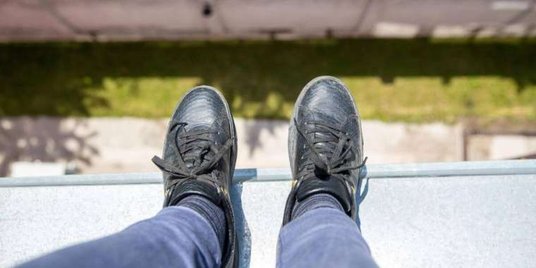 Таразда жасөспірім балконнан секіріп кетті