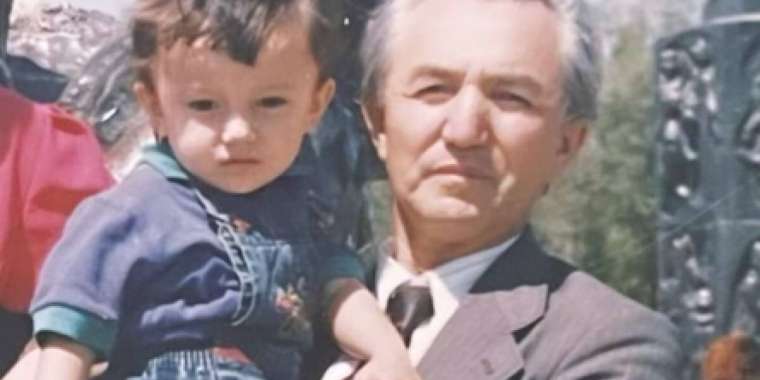 Димаш Құдайберген атасына арнап жантебірентерлік жазба жариялады