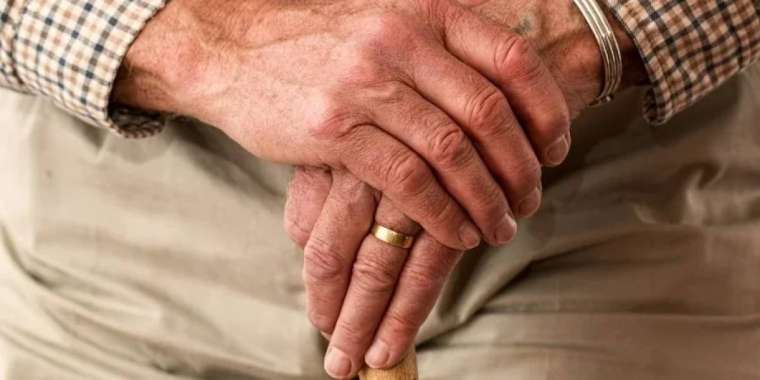 Зейнет жасын 55 жасқа дейін төмендету туралы петиция пайда болды