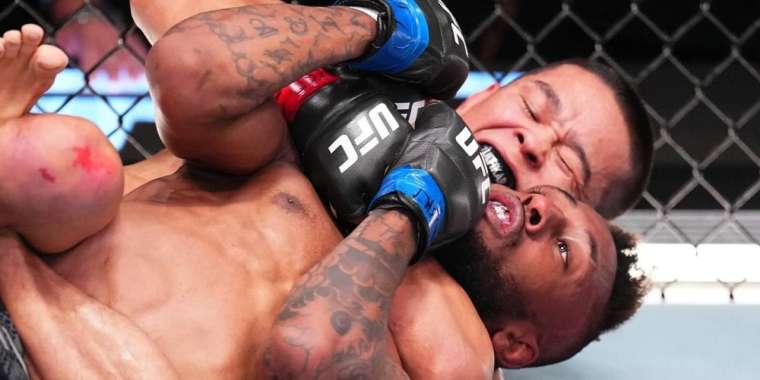 Асу Алмабаев UFC турнирінде қарсыласын жеңді