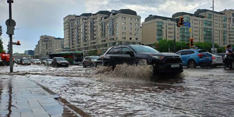Астана әкімдігі көшелердің бір бөлігінде жаңбыр суын кетіруге 2,7 млрд теңгеден астам қаржы жұмсамақ