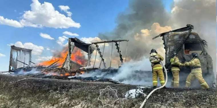 Ақтөбе облысында азық-түлік тиелген жүк көлігі түгі қалмай өртеніп кетті