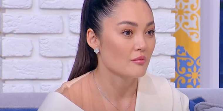 Орамалдылардан көңілі қалған танымал блогер хиджабын шешіп тастады