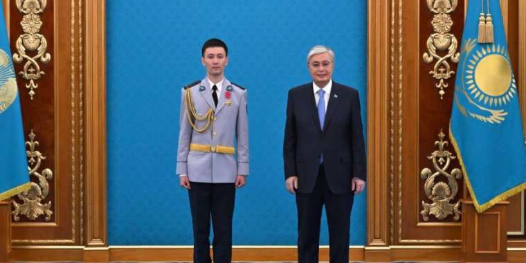 Суға батқан адамдарды құтқарған атыраулық полицейлер марапатталды