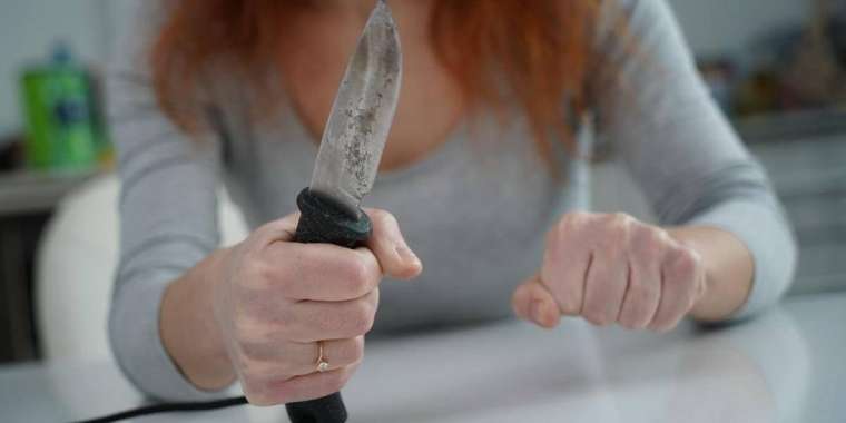 СҚО-да бұрынғы күйеуін пышақтап өлтірген әйел 3 жылға сотталды