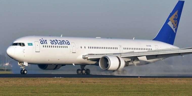 "Айлық аз, басшылық штаты тым үлкен": Air Astana қызметкерлері дау шығарды