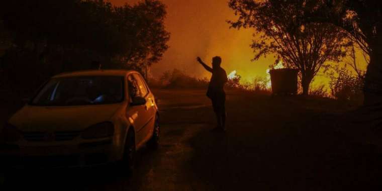 Қазақстандық туристер Грекиядағы туристік аралды өртеп жіберді