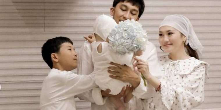 «Махаббаттан жаратылған балапан». Ерке Есмахан өсіп қалған ұлын көрсетті