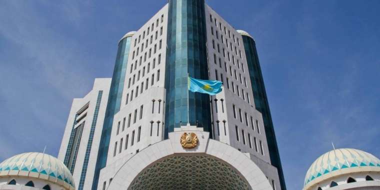 Парламент депутаттары каникулға кетті