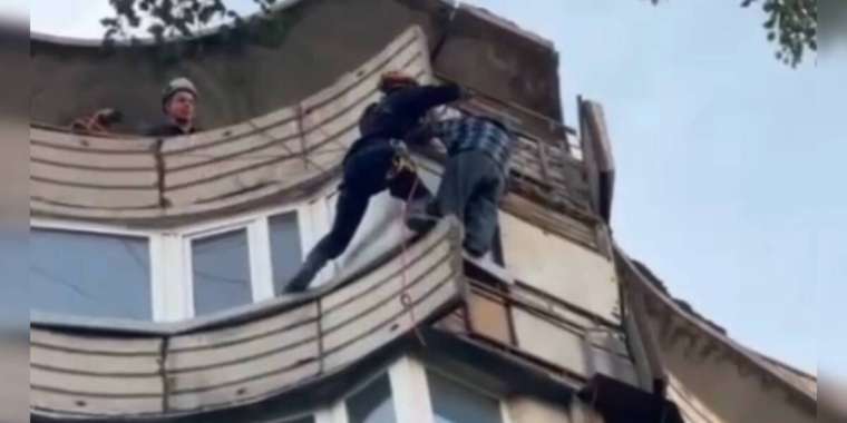 Павлодарлық полицейлер суицид жасамақ болған адамды құтқарып қалды