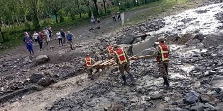Қырғызстандағы сел тасқынында қазақстандық екі бала көз жұмды