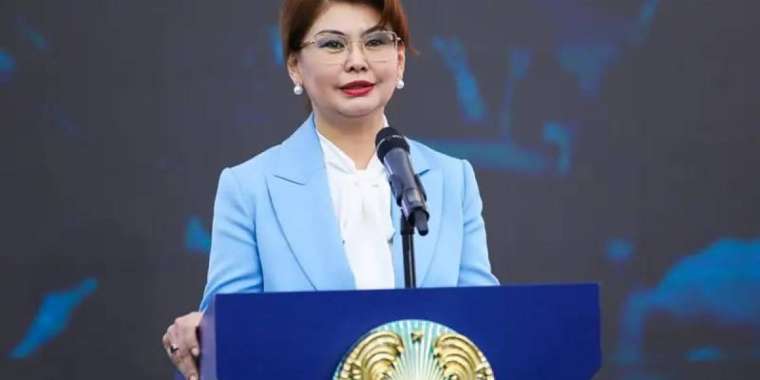 Министр Балаева мәдениет қайраткерлеріне «хабарлама жіберіп жүр»