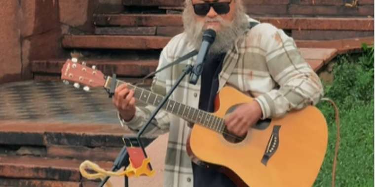 «Көшенің әншісі». Төреғали Төреәлі тағы да жұртты шулатты