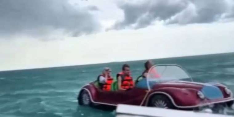 Алакөлде туристерді жел ұшырып әкетті