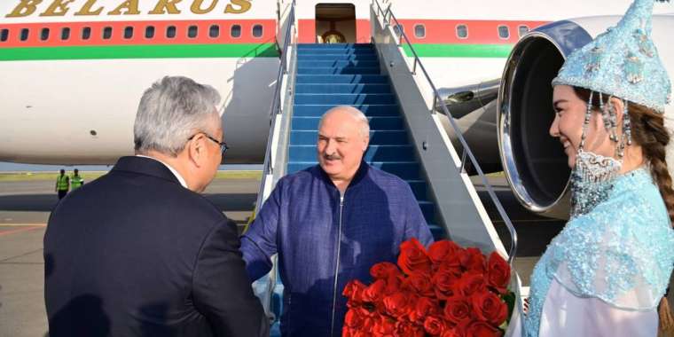 Беларусь Президентінің ұшағы Астанаға қонды