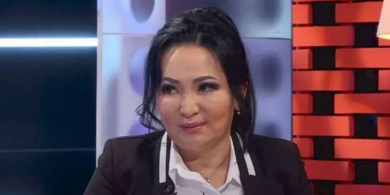 «455 мыңға билет алдым»: Гүлзира Айдарбекова ұшақта өзі қалаған тамақты ала алмағанына ашуланды