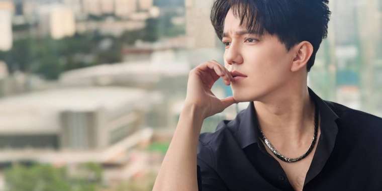 Димаш Құдайберген Қазақстаннан кетіп бара жатқанын айтты