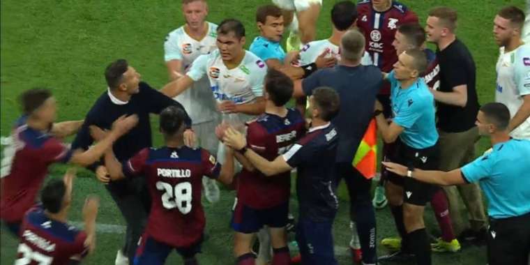 Нұралы Әліп «Зенит» – «Тальерес» кездесуінде жаппай төбелес туғызды (ВИДЕО)