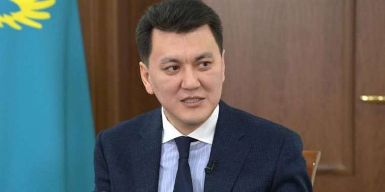 «Шенеуніктерге тыйым салынады»: Ерлан Қарин жаңа заң туралы пікір білдірді
