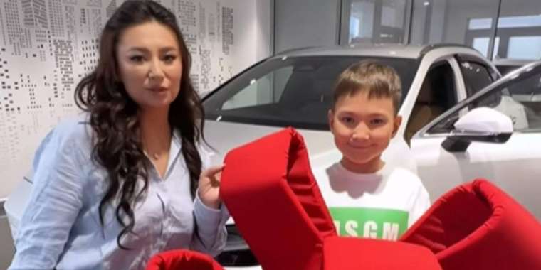 Меруерт Түсіпбаева 10 жастағы ұлына көлік сыйлаған Мәдина Сәдуақасованы сынап тастады