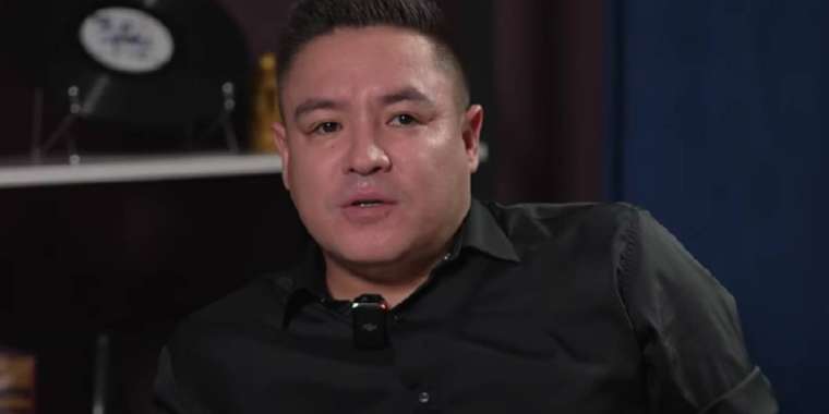 «Сұмдық бір оқиға». Қайрат Түнтеков өнерде жолын кескендер туралы айтты