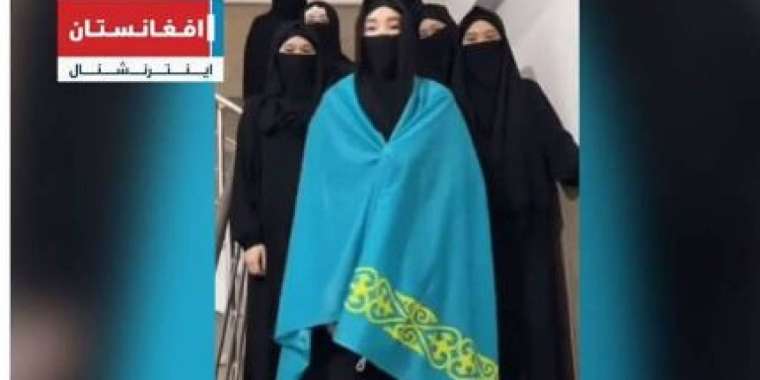«Ауғанстанға кетеміз»: никаб киген жеті қыздың әрекеті қызу талқыға түсті