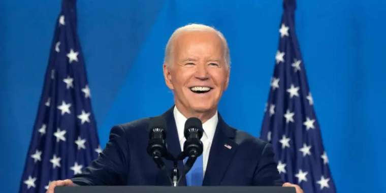 Трампты жоққа шығарған Байден Зеленскийді Путинмен неліктен шатастырды