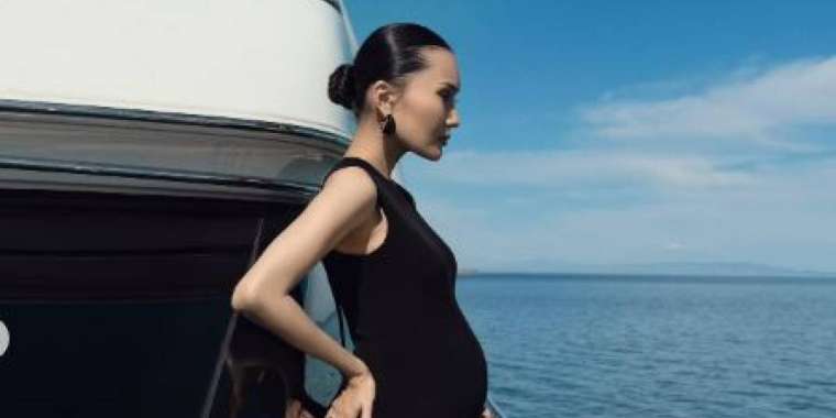 Айсәуле Бақытбек үшінші баласына жүкті екенін айтты