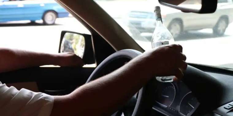 Мас күйінде көлік жүргізген әкім жұмысынан қуылды