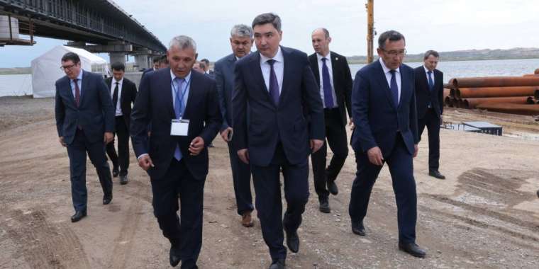 Премьер-министр Бектенов Бұқтырма арқылы өтетін ең ұзын көпір құрылысын көрді
