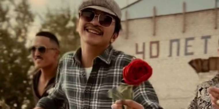 «Хиджаб кигізіп, намаз оқытам». Ұланғасыр Қами болашақ әйеліне талаптарын айтты