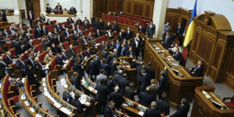 Рада Украинадағы мобилизация мен әскери жағдайды ұзартуды мақұлдады