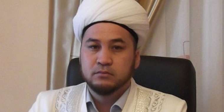 Қостанайдың бас имамы ішімдік ішіп, 15 күнге қамалды