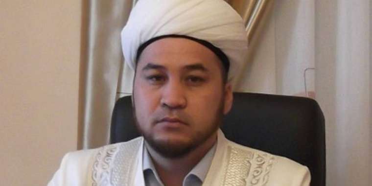 «Арақ ішкен адамның денсаулығы мықты болмайды»: Мас болып ұсталған экс-имамның ВИДЕОСЫ тарады