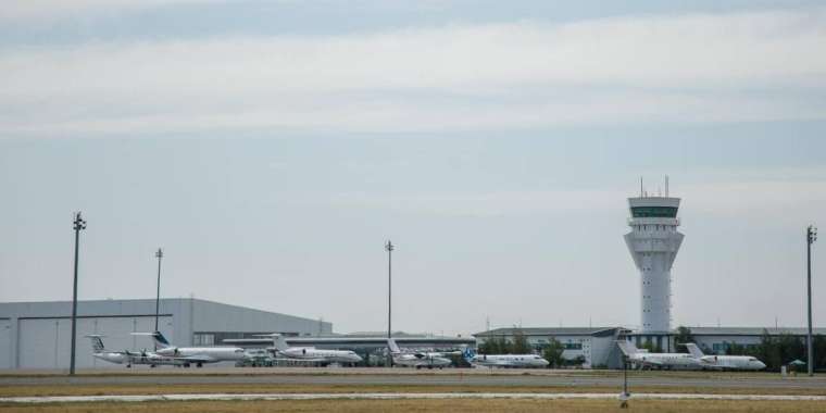 Астанада ұшақ бөлшегінің жоқтығынан жүздеген турист сапарынан кешікті