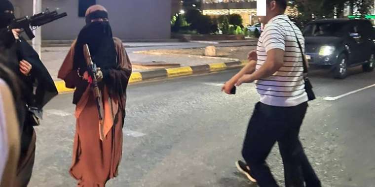 Ақтауда хиджаб киіп, «автомат асынған» қыздар анықталды