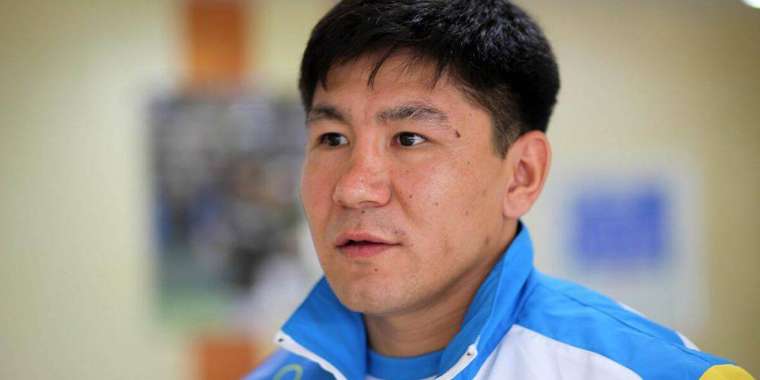 «Не істеп шұбырып жүрсіңдер?!»: Бақыт Сәрсекбаев Олимпиадаға қатысып жатқан боксшыларды сынап тастады