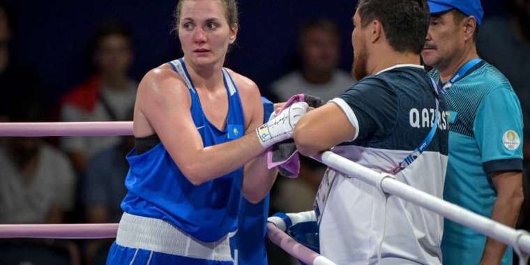 «Осылай аяқталғаны өкінішті»: Қазақстандық боксшы қыз төрешілердің шешіміне қарсылық білдірді