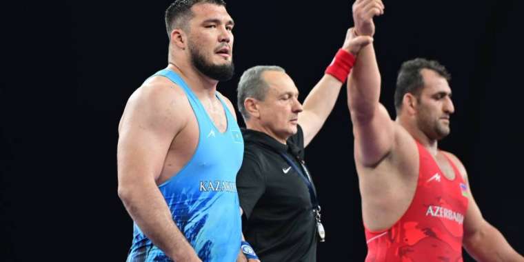 Париж-2024: Әлімхан Сыздықов әзербайжандық балуанға есе жіберді