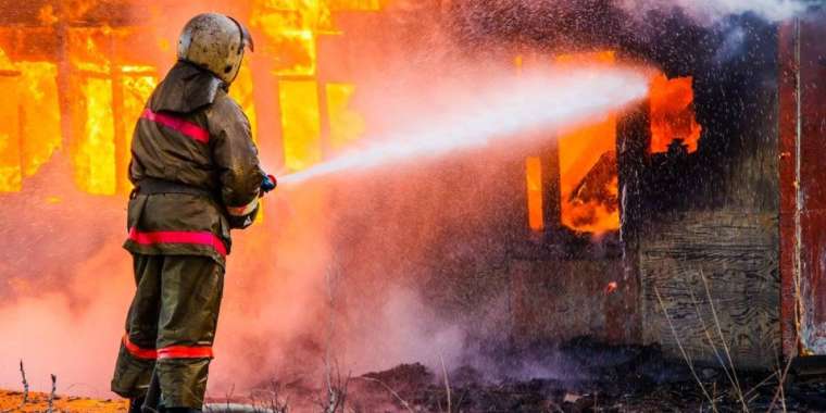 Балқаш қаласында үй өртеніп, 8 отбасы далада қалды