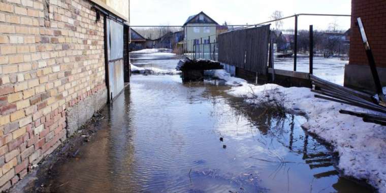 Көпірді жөндеп жатқан жұмысшы суға құлап көз жұмды