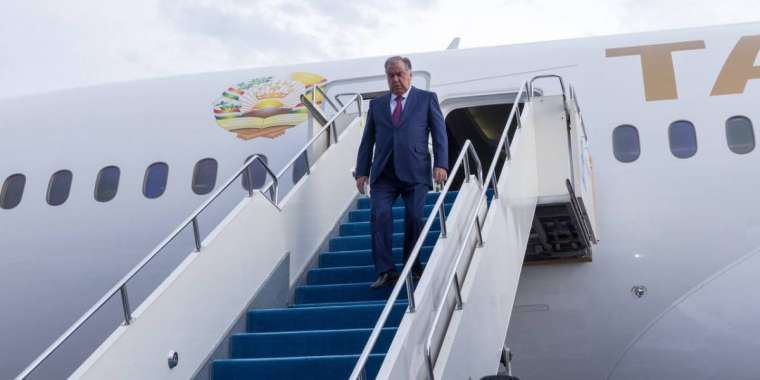 Тәжікстан президенті Эмомали Рахмон Астанаға келді