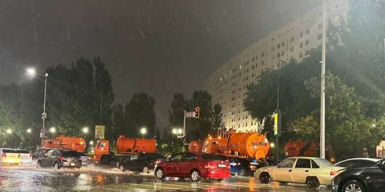 Астанада нөсер жауыннан бірнеше көше бөлігі жабылды