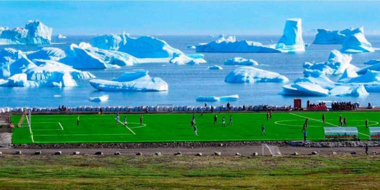 Айсбергтердің фонындағы футбол. Гренландия чемпионатынан ерекше сурет жарияланды