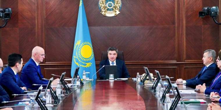 Олжас Бектенов: Импорттық тауарларды сатып алуды доғару керек