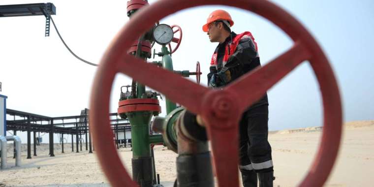 Олжас Бектенов: Мұнай-газ саласы халық игілігі үшін қызмет етуі керек